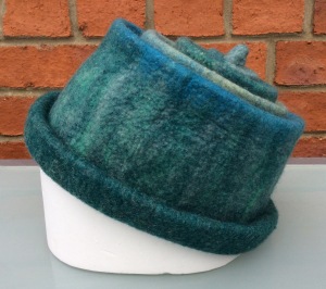 Side view blue/green hat